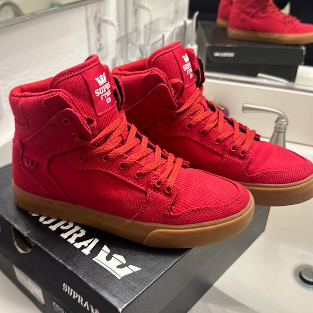 Supra hightop sneakers. Pre-loved. Will fit women’s size 6.5.